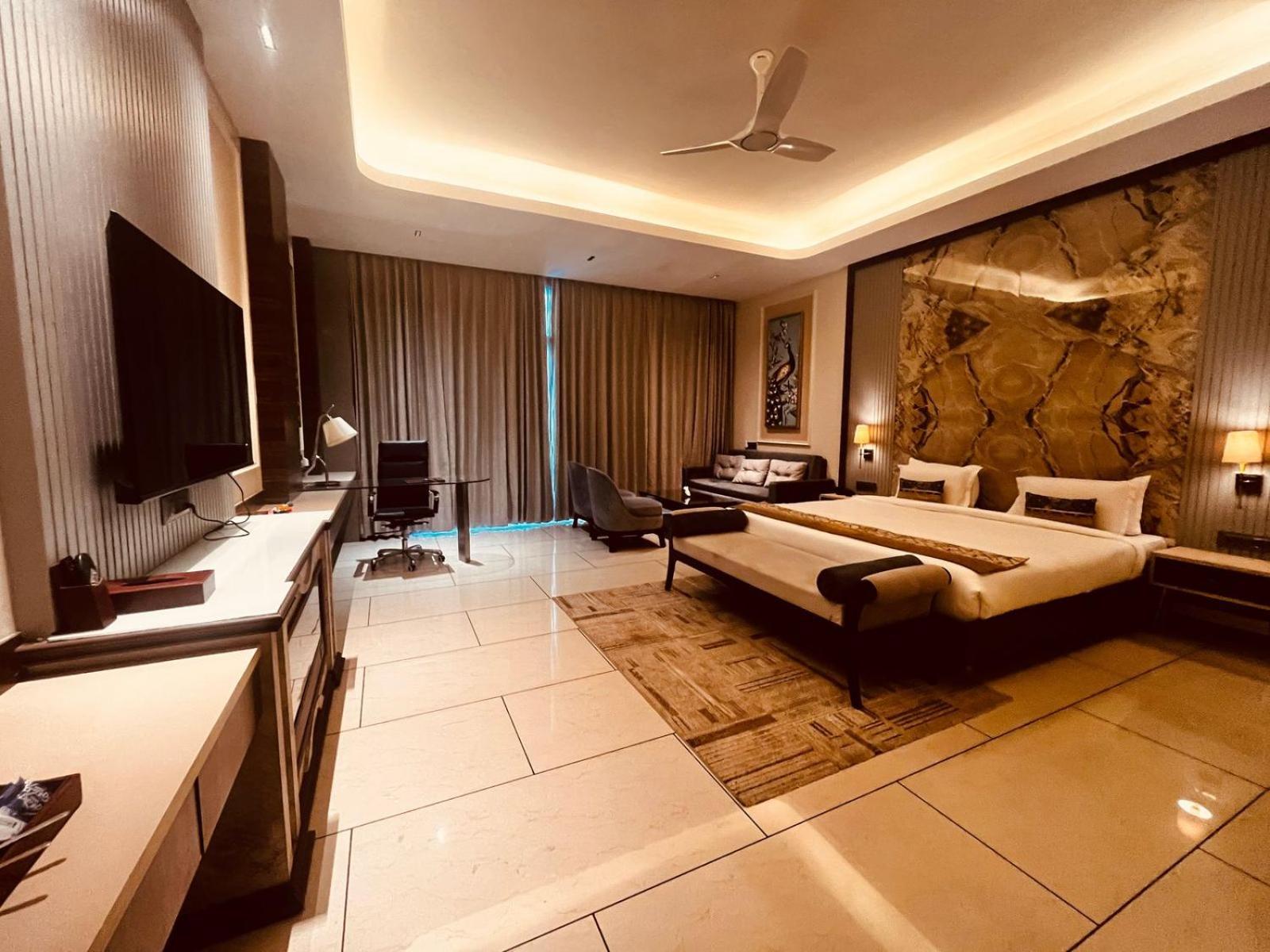 Lokesh Hotel Talai  Экстерьер фото