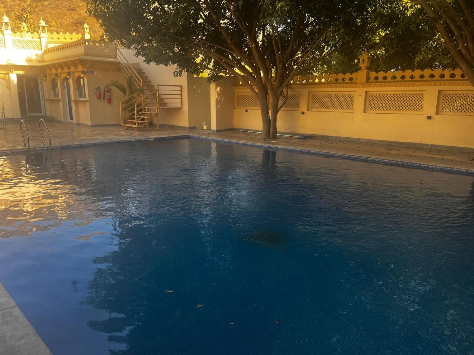Lokesh Hotel Talai  Экстерьер фото
